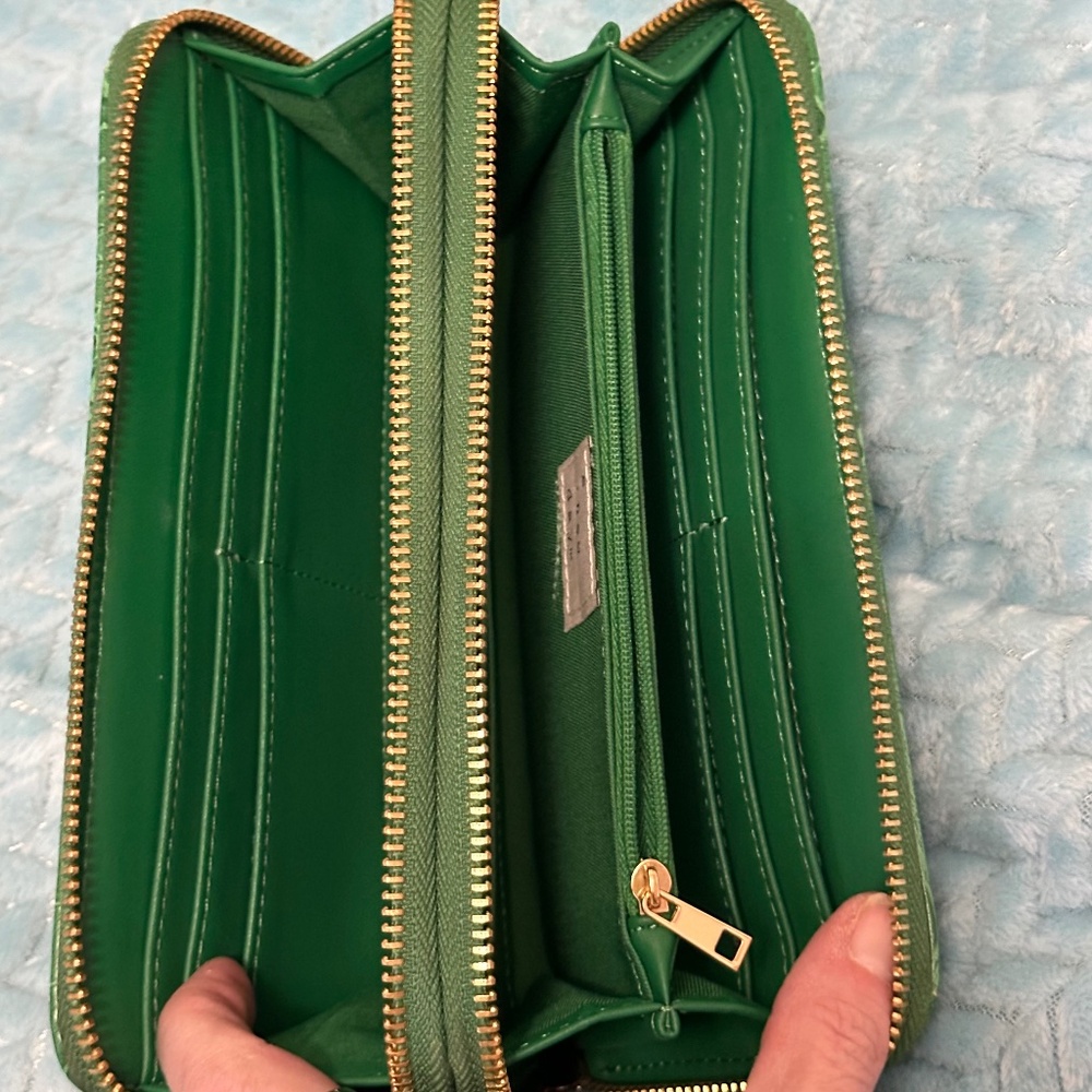 A New Day Green Croc Embossed Wallet Double Zip Accordion Gold Hardware Wristlet - Picture 15 of 15